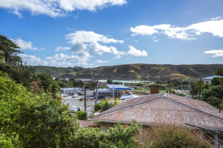 Photo of property in 5 Kiriwai Road, Paremata, Porirua, 5024