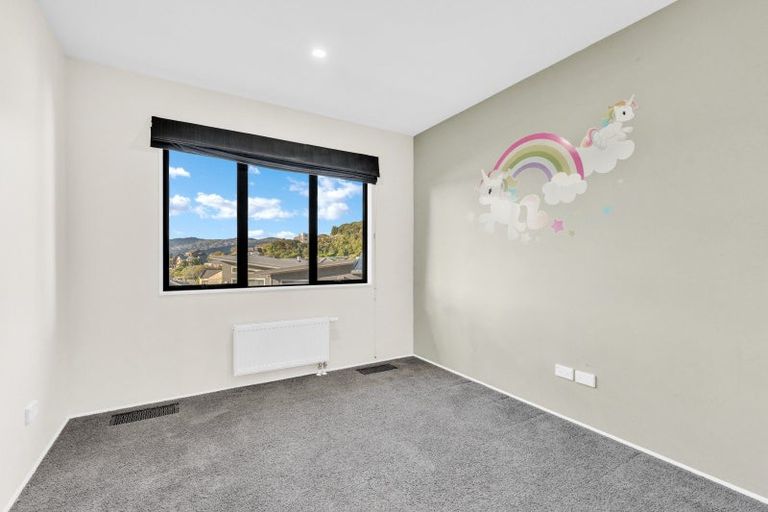Photo of property in 12 The Topdeck, Whitby, Porirua, 5024