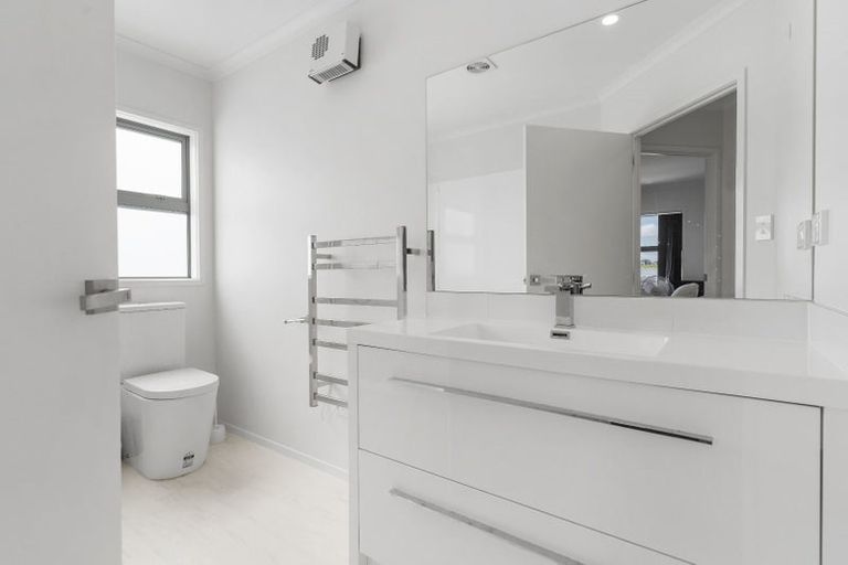 Photo of property in 8 Karauria Lane, Orewa, 0931