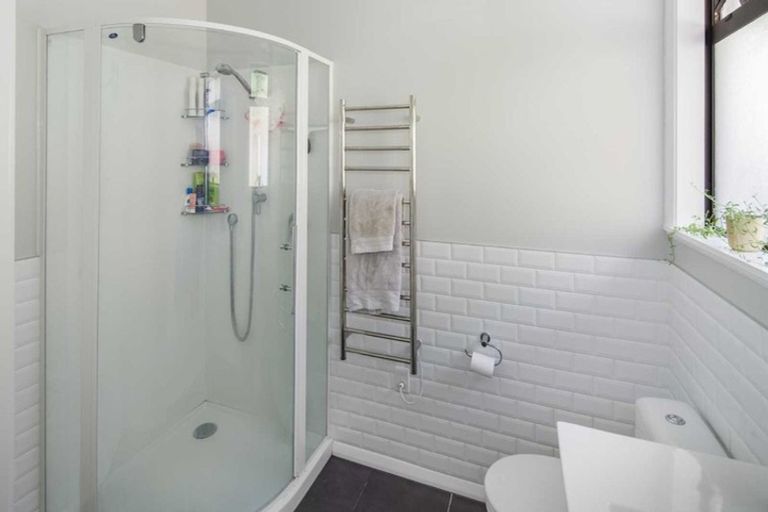 Photo of property in 102 Ruskin Road, Newlands, Wellington, 6037