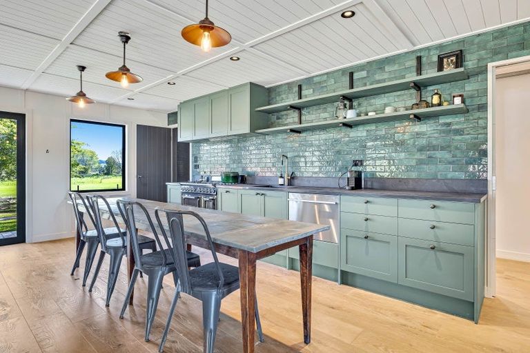 Photo of property in 377 Clevedon Kawakawa Road, Clevedon, Papakura, 2585