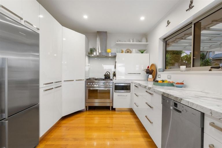 Photo of property in 90 Sunrise Avenue, Mairangi Bay, Auckland, 0630