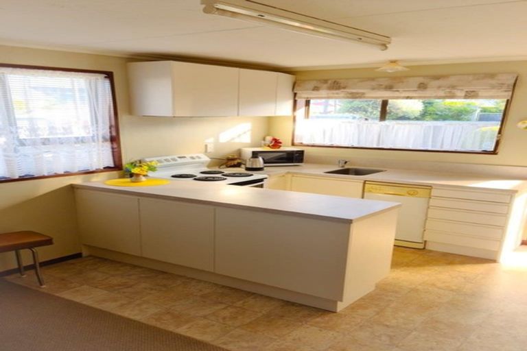 Photo of property in 27 Royal Crescent, Saint Kilda, Dunedin, 9012