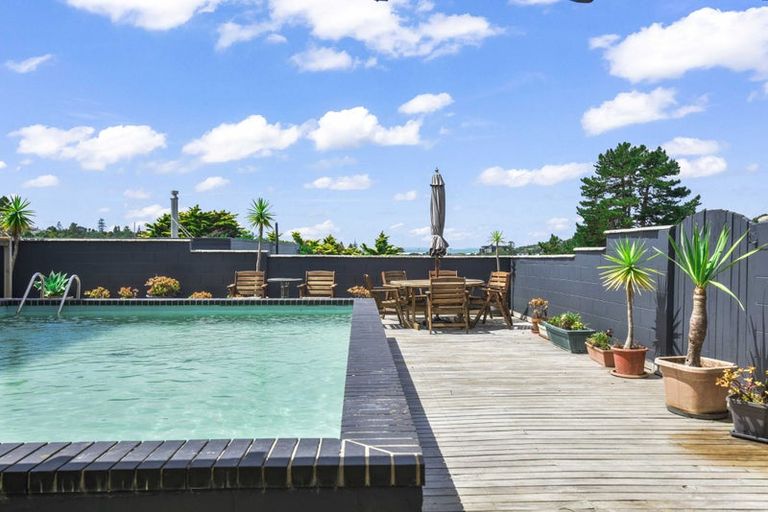 Photo of property in 1/170 Stapleford Crescent, Browns Bay, Auckland, 0630