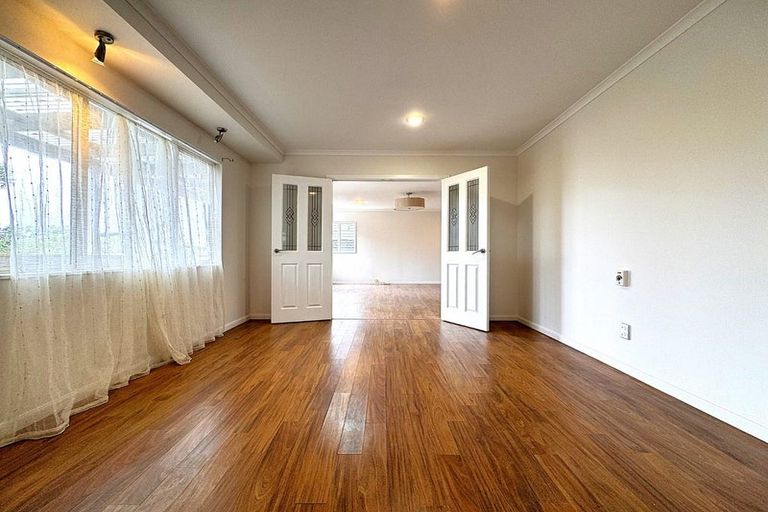 Photo of property in 50 Corricvale Way, Northcross, Auckland, 0630