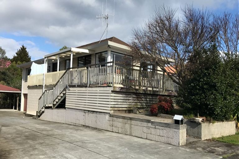 Photo of property in 11 Gilbass Avenue, Hamilton Lake, Hamilton, 3204