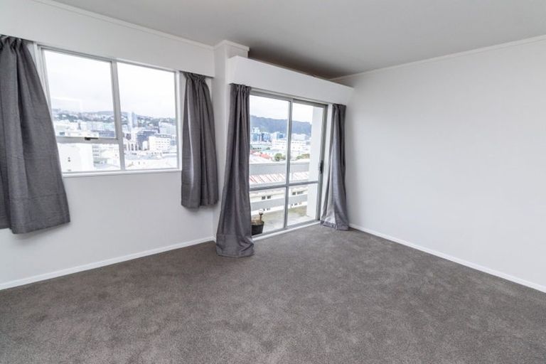 Photo of property in 5 Hawker Street, Mount Victoria, Wellington, 6011