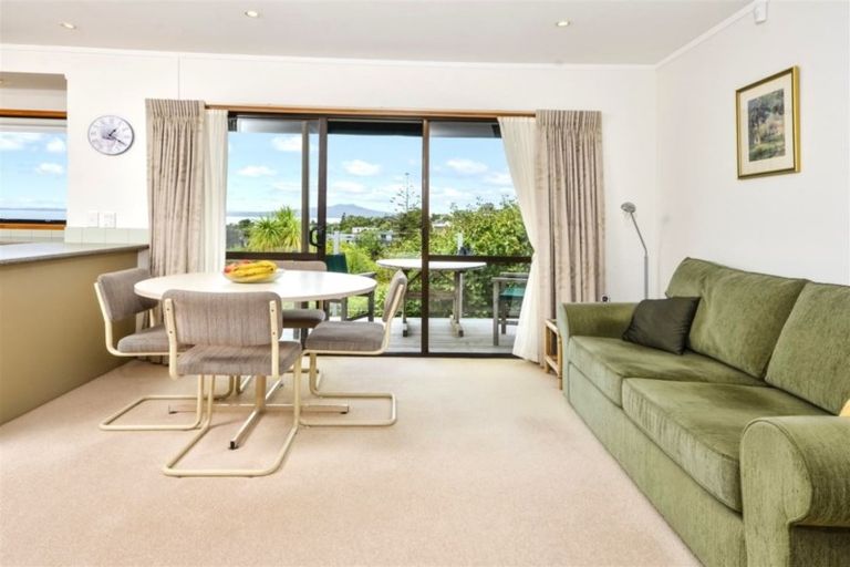 Photo of property in 1/35 Aberdeen Road, Castor Bay, Auckland, 0620