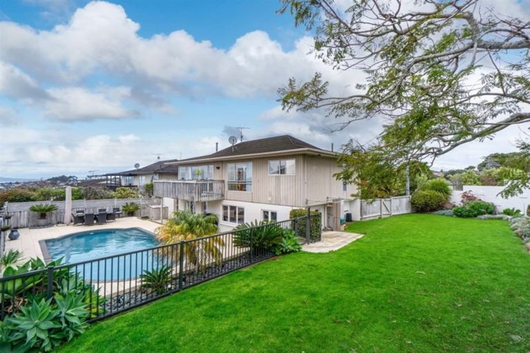 Photo of property in 1/371 East Coast Road, Mairangi Bay, Auckland, 0630