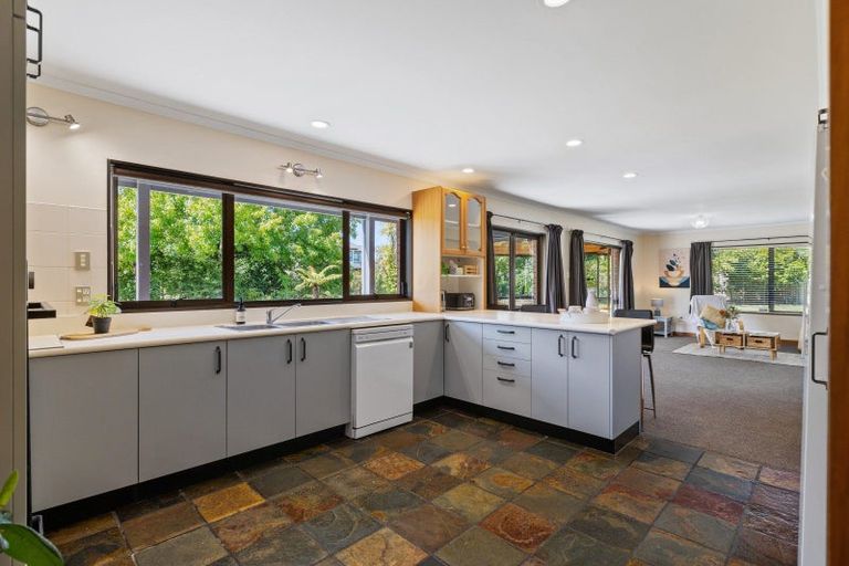 Photo of property in 17 Hind Place, Hokowhitu, Palmerston North, 4410