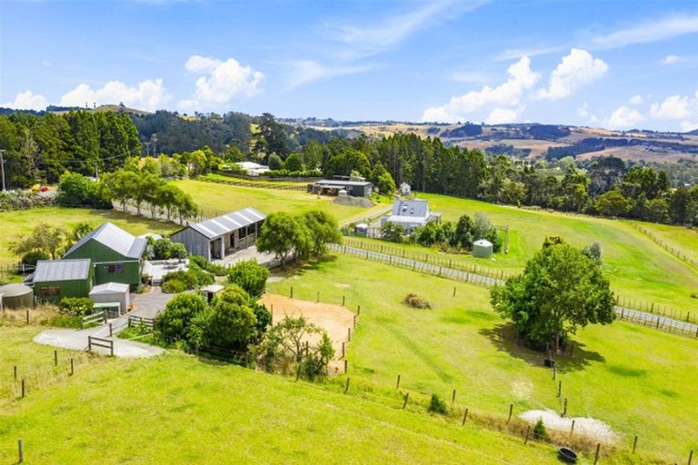 Photo of property in 321 Muriwai Valley Road, Muriwai, Waimauku, 0881
