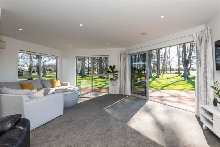 Photo of property in 28 Oakgrove Drive, Rangiora, 7400