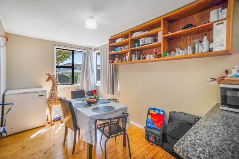 Photo of property in 12 Ussher Place, Pakuranga Heights, Auckland, 2010