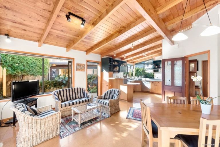 Photo of property in 4a Devon Road, Bucklands Beach, Auckland, 2012