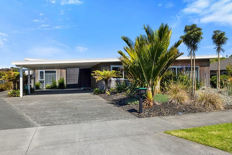 Photo of property in 75 Links Drive, Waiwhakaiho, New Plymouth, 4312
