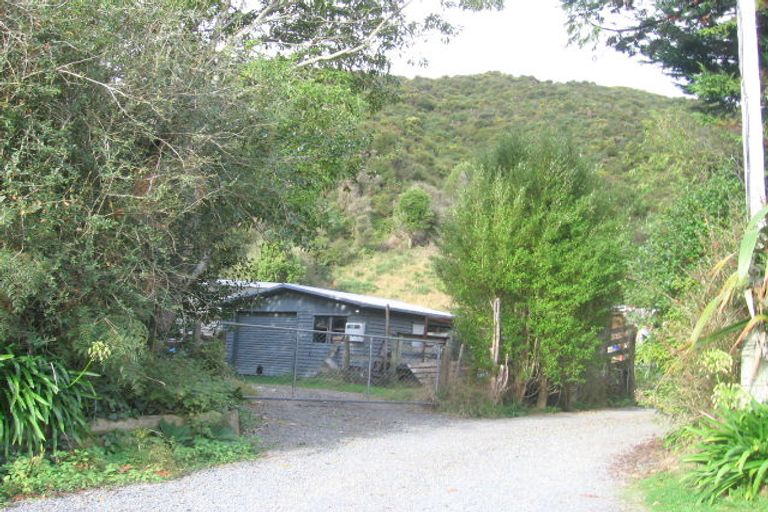 Photo of property in 160 Moores Valley Road, Wainuiomata, 5373