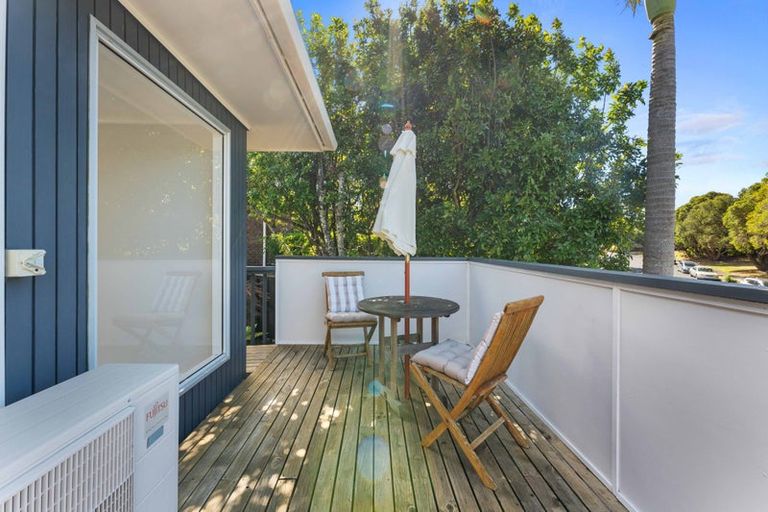 Photo of property in 22 Himalaya Drive, Half Moon Bay, Auckland, 2012