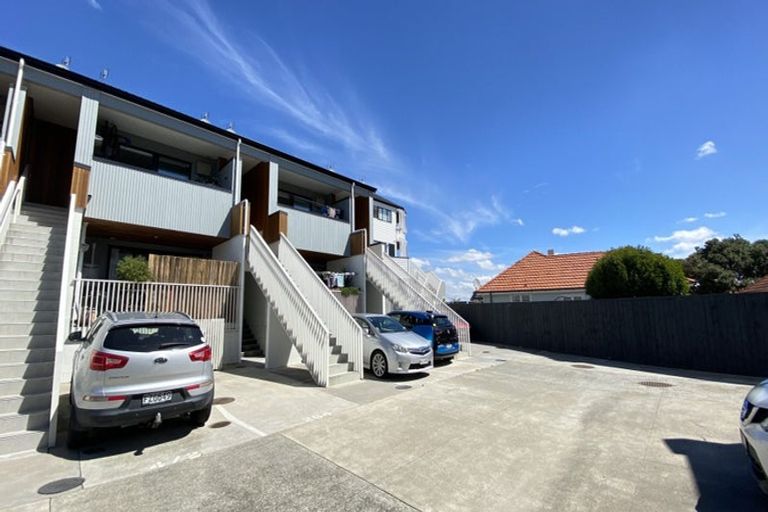 Photo of property in 5/2 Frances Bryers Road, Hobsonville, Auckland, 0616