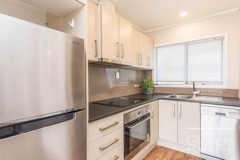 Photo of property in 1/108 West Coast Road, Glen Eden, Auckland, 0602