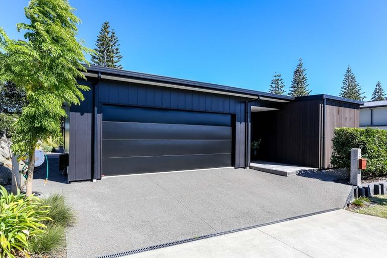 Photo of property in 25 Kotare Drive, Waiwhakaiho, New Plymouth, 4312