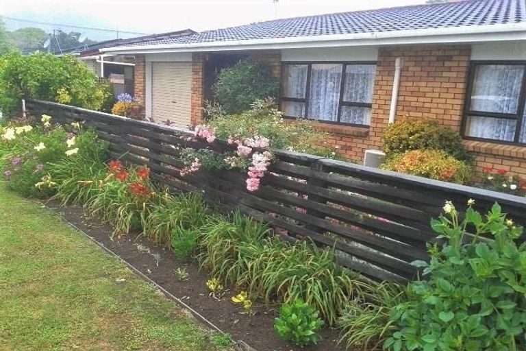 Photo of property in 4 Dinniss Avenue, Regent, Whangarei, 0112