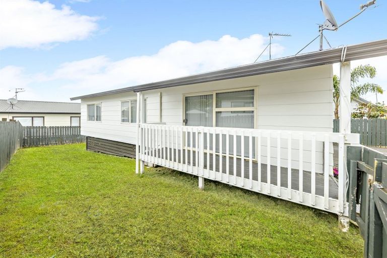 Photo of property in 2/7 Barneys Farm Road, Clendon Park, Auckland, 2103