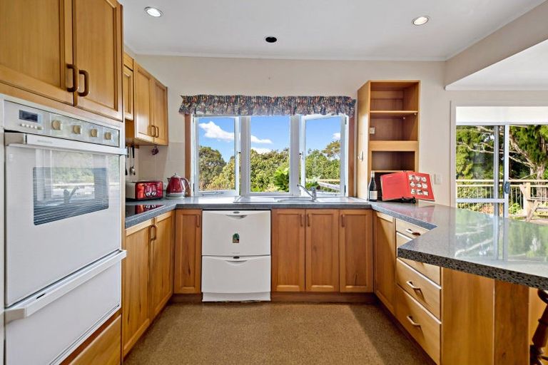 Photo of property in 28 Griggs Road, Whitford, Howick, 2571