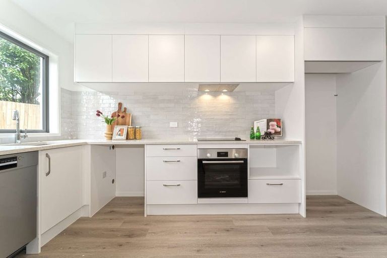 Photo of property in 6d Buisson Glade, West Harbour, Auckland, 0618