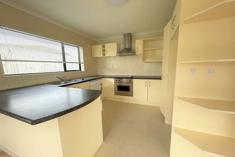 Photo of property in 104 Pitt Avenue, Clendon Park, Auckland, 2103