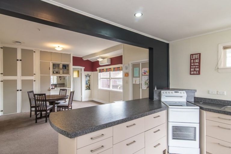 Photo of property in 299 Te Moana Road, Waikanae, 5036