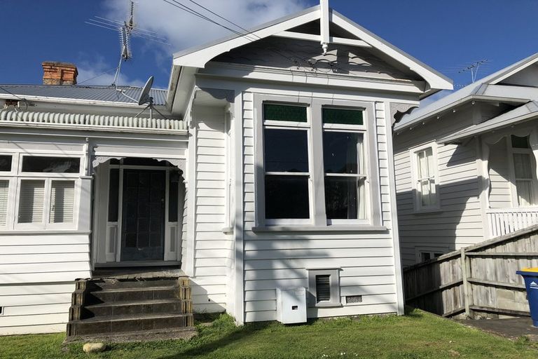 Photo of property in 18 Shoal Bay Road, Devonport, Auckland, 0624