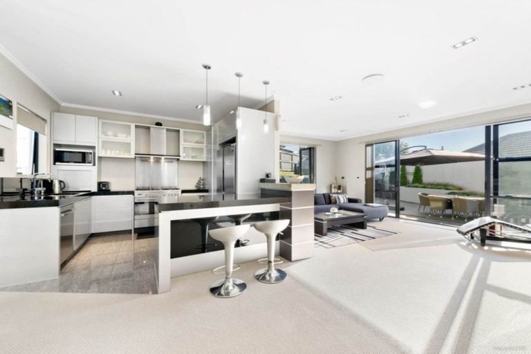 Photo of property in 8 Ellivani Rise, Pukekohe, 2120