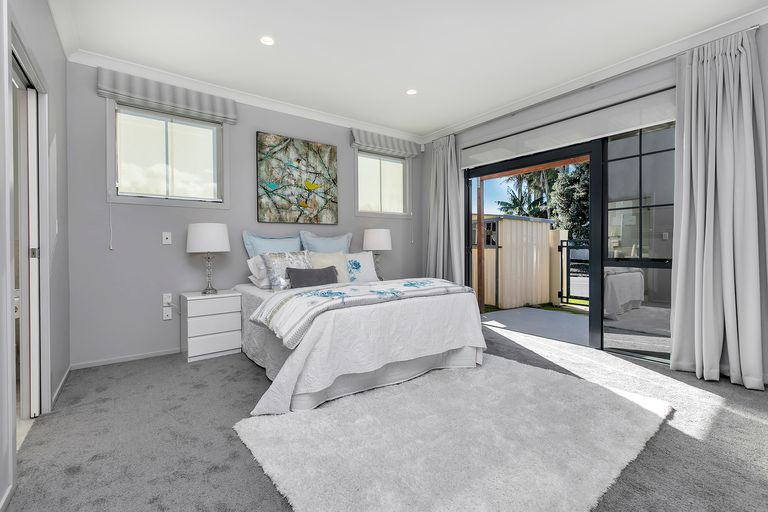 Photo of property in 11k Clearwater Cove, West Harbour, Auckland, 0618