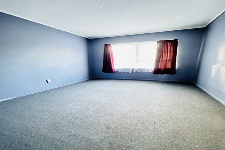 Photo of property in 422 Roscommon Road, Clendon Park, Auckland, 2103