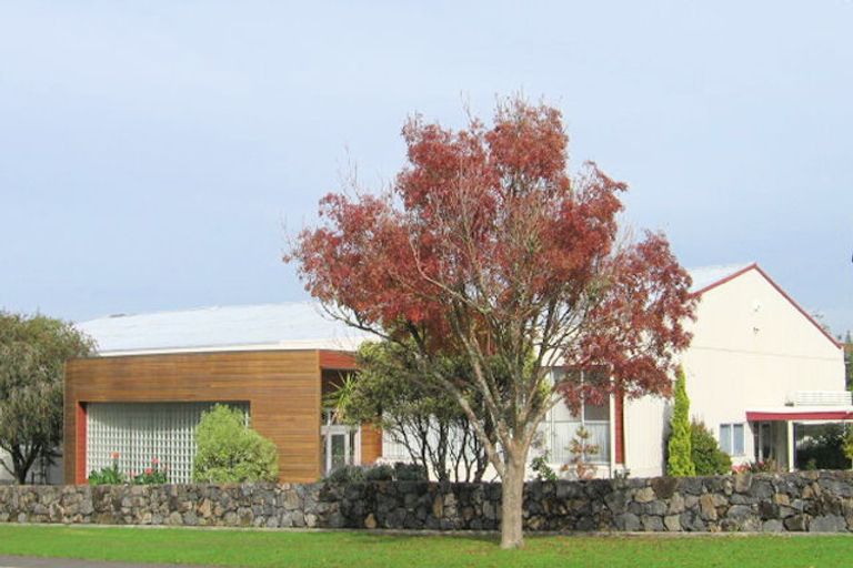 Photo of property in 33 Red Beach Road, Red Beach, 0932