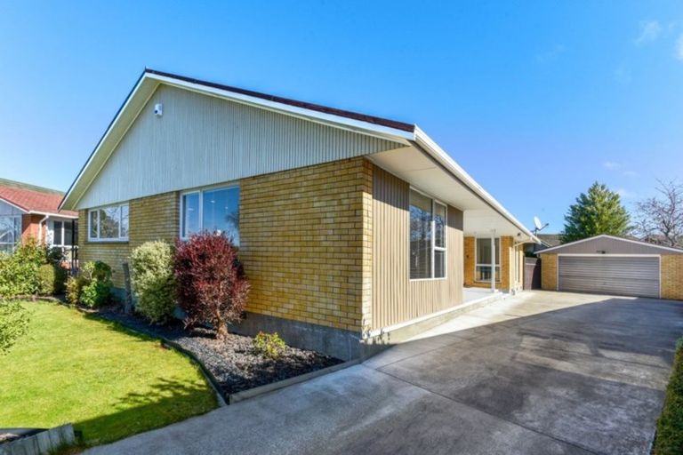 Photo of property in 17 Delaware Crescent, Russley, Christchurch, 8042