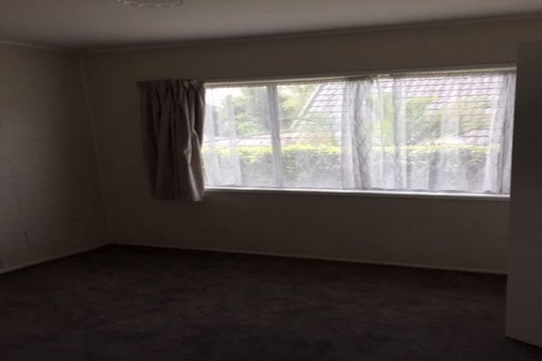 Photo of property in 2/11 Aorangi Place, Birkenhead, Auckland, 0626