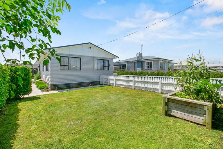 Photo of property in 10 Truby King Street, Merrilands, New Plymouth, 4312