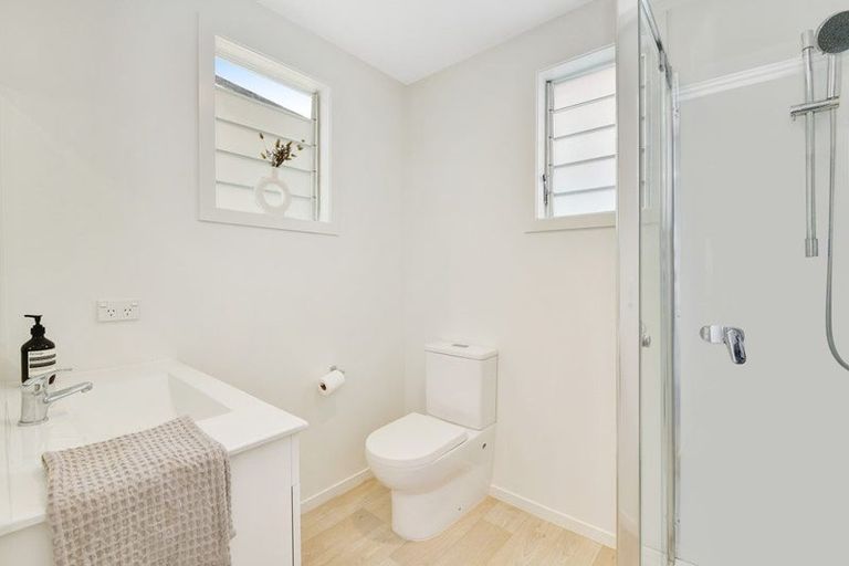 Photo of property in 12a Matai Road, Stanmore Bay, Whangaparaoa, 0932