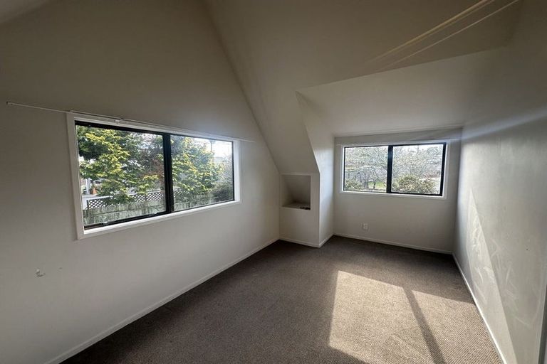 Photo of property in 2/92 Manuka Road, Glenfield, Auckland, 0629