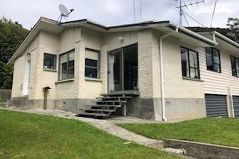 Photo of property in 11-12 Crawford Grove, Naenae, Lower Hutt, 5011