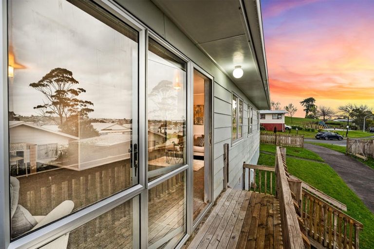 Photo of property in 5 Flaunty Place, West Harbour, Auckland, 0618