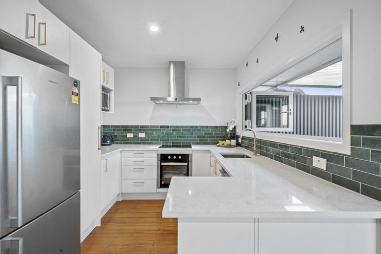 Photo of property in 1/57 Sunnyside Road, Sunnyvale, Auckland, 0612