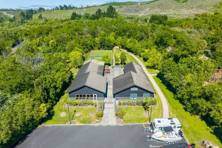 Photo of property in 8 Winnie Close, Acacia Bay, Taupo, 3330