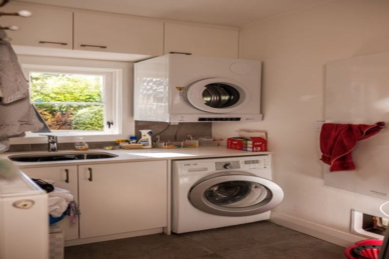 Photo of property in 32 Talavera Terrace, Kelburn, Wellington, 6012