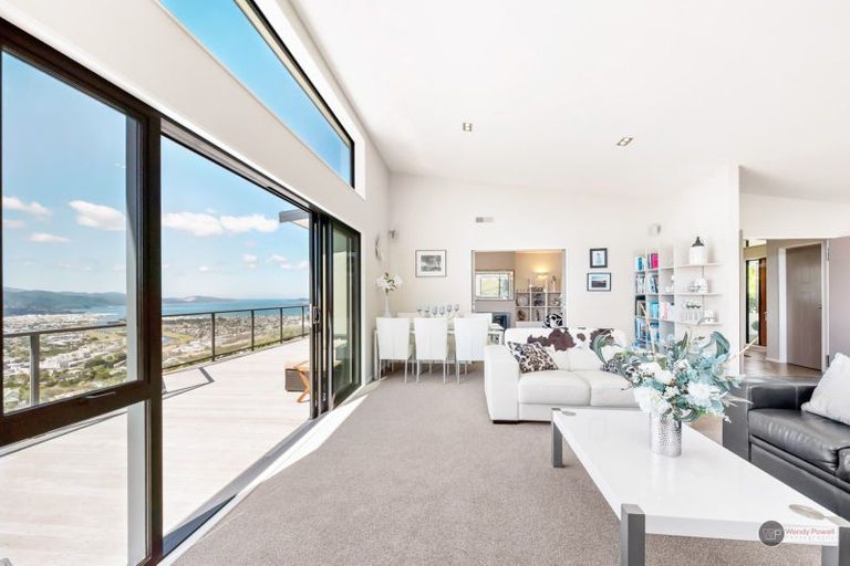 Photo of property in 30 Arahiwi Grove, Tirohanga, Lower Hutt, 5010