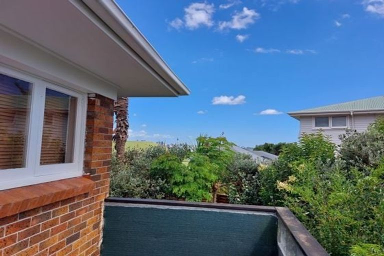 Photo of property in 4/162 Onewa Road, Northcote, Auckland, 0627