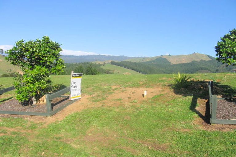 Photo of property in 17 Tironui Place, Whitianga, 3510