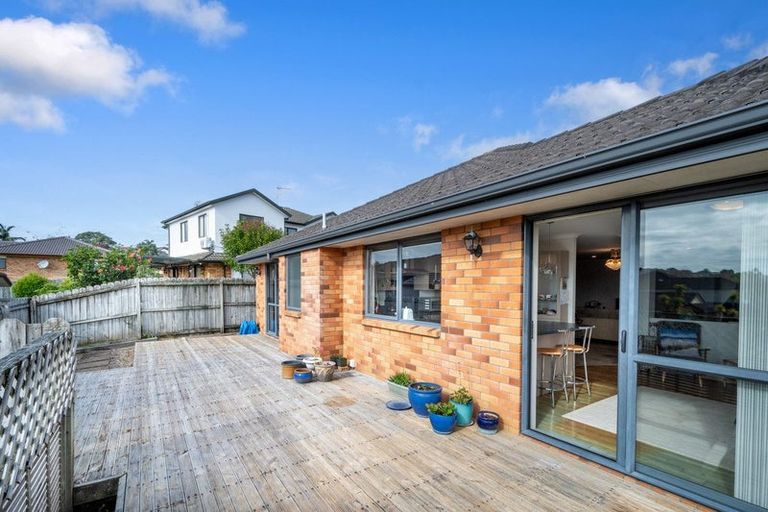 Photo of property in 14 Fairford Avenue, Henderson, Auckland, 0612