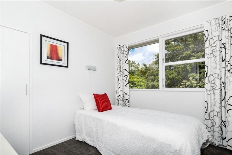 Photo of property in 70 Chilcott Road, Henderson, Auckland, 0612